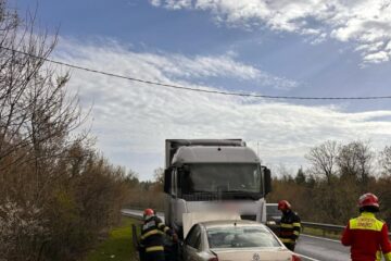 Accident între un camion și un autoturism, în zona Ilișești
