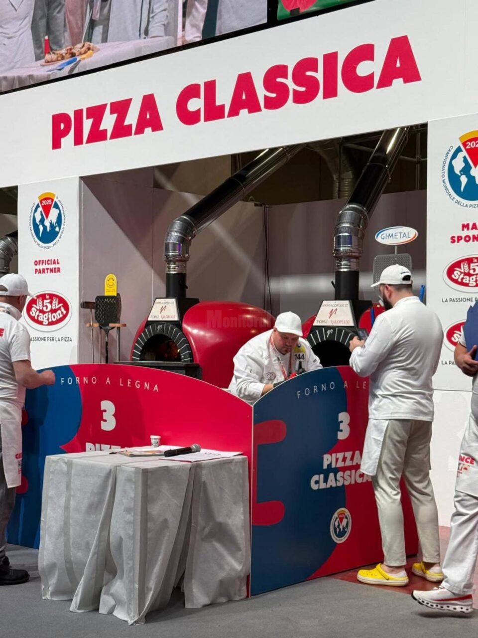 Sergiu Iftodi a concurat la categoria ”Pizza clasică”, pe care a realizat-o cu un aluat direct, fără prefermenți, fără aditivi sau amelioratori