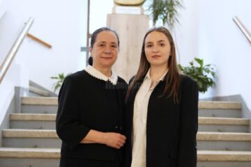 Alexia Pîslari alături de prof. Angela Sehlanec