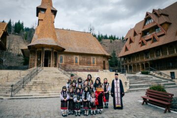 Grupurile vocale „Flori din Bucovina” și „Flori din Moldova”, proiect comun în preajma sărbătorilor pascale