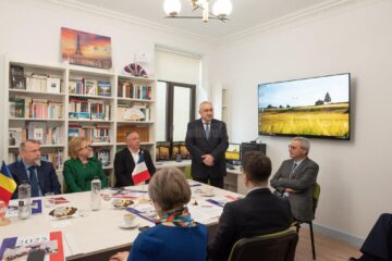 Ambasadorul Franței, Nicolas Warnery, a vizitat Alianța Franceză din Suceava