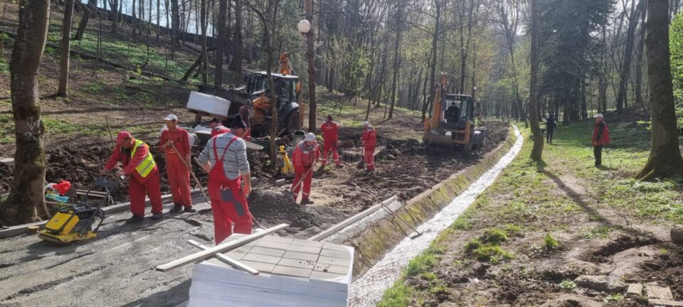 În ciuda mobilizării de forțe, aleea de acces spre Cetate prin Parcul Șipote nu poate fi finalizată până la Paște