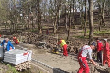 În ciuda mobilizării de forțe, aleea de acces spre Cetate prin Parcul Șipote nu poate fi finalizată până la Paște