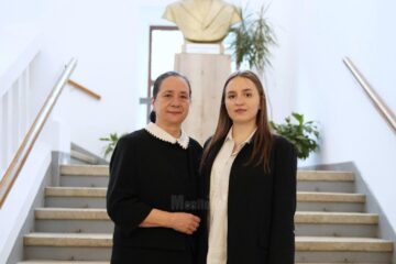Alexia Pîslari alături de prof. Angela Sehlanec