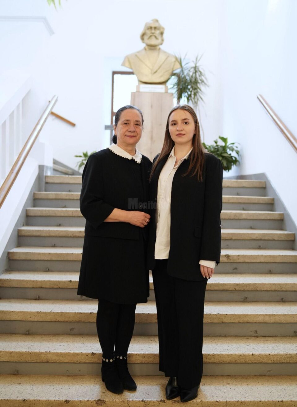 Alexia Pîslari alături de prof. Angela Sehlanec