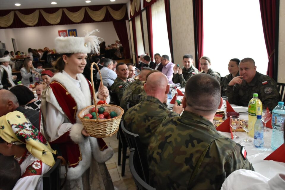 Împărțirea cu oul sfințit, o tradiție veche poloneză care și-a consumat un nou episod anul acesta