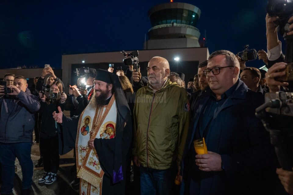 Credincioșii ortodocși suceveni au primit și anul acesta Lumina Sfântă de la Ierusalim