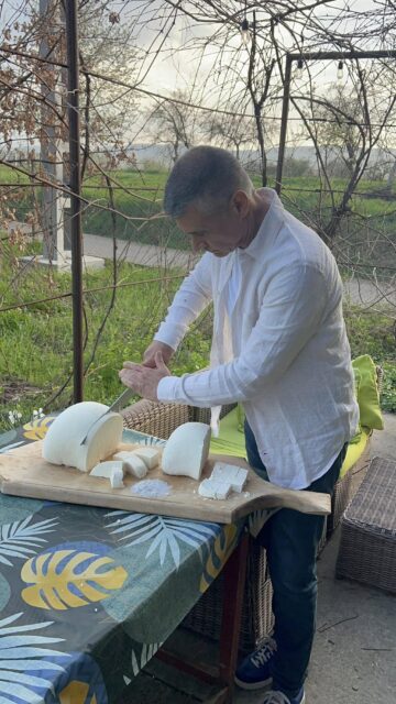 Fostul ambasador al Israelului în România, David Saranga, a revenit în Bucovina, printre oameni dragi, alături de care a petrecut sărbătorile de Paște