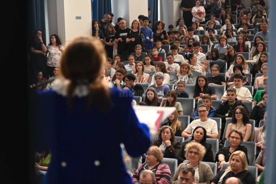 Aproape 300 de elevi și profesori, la Suceava