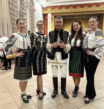 David Saranga a îmbrăcat și costumul tradițional din Bucovina, participând la Balul Gospodarilor din Botoșana