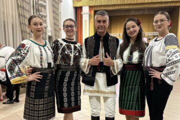 David Saranga a îmbrăcat și costumul tradițional din Bucovina, participând la Balul Gospodarilor din Botoșana