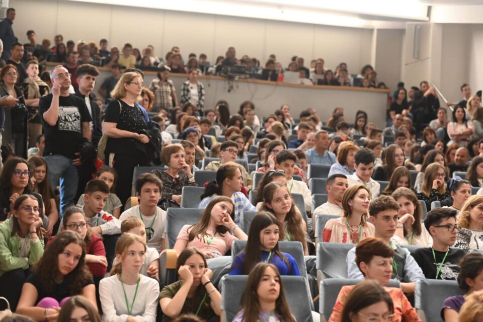 Aproape 300 de elevi și profesori, la Suceava