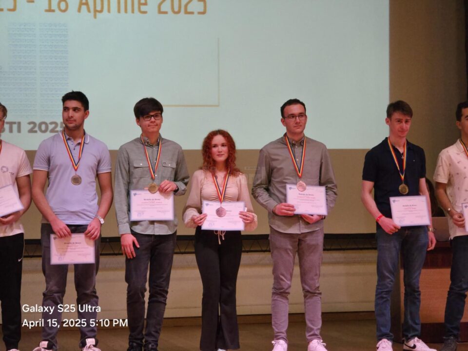 Elevi suceveni, la Naționala de Informatică