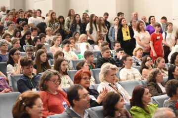 Aproape 300 de elevi și profesori, la Suceava