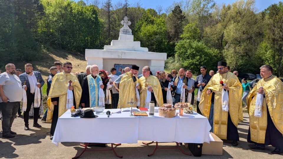 Ziua orașului Liteni a început cu o slujbă de sfințire la Izvorul Tămăduirii