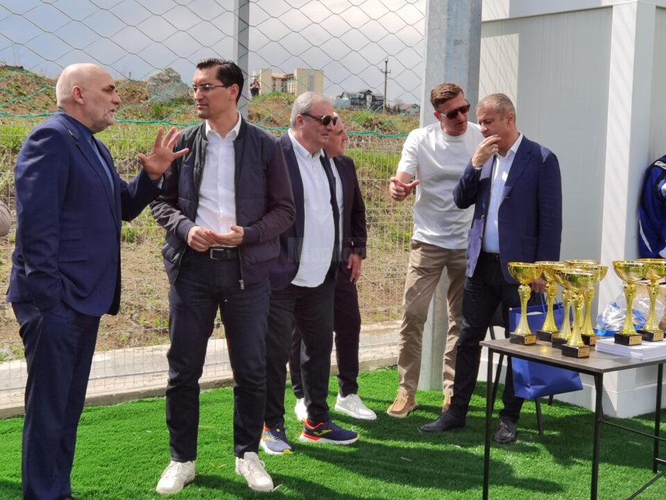 Vasile Râmbu și Răzvan Burleanu la inaugurarea bazi sportive de tip