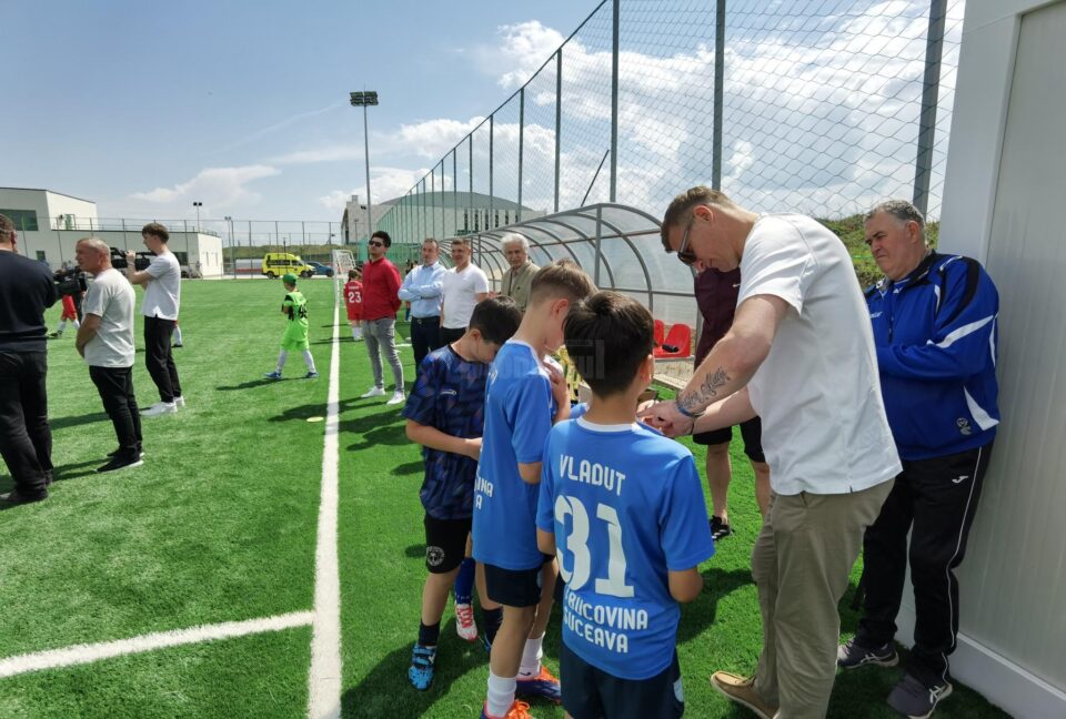 Inaugurarea bazei sportive de tip 1 la Suceava, în prezența delegației Federației Române de Fotbal, condusă de Răzvan Burleanu