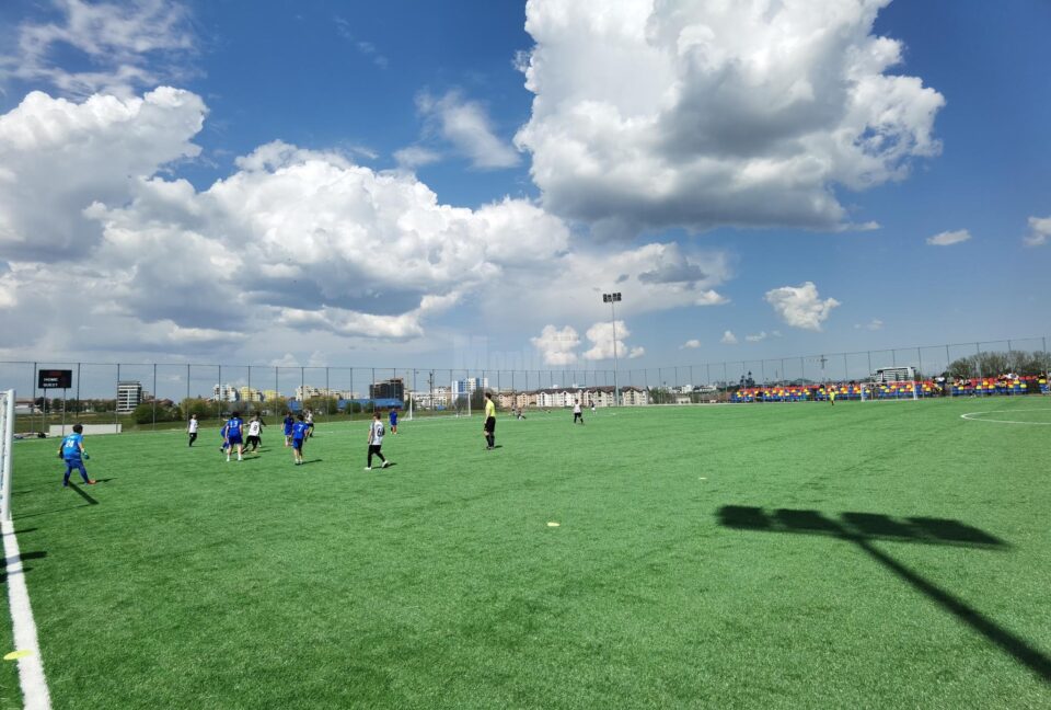 Inaugurarea bazei sportive de tip 1 la Suceava, în prezența delegației Federației Române de Fotbal, condusă de Răzvan Burleanu