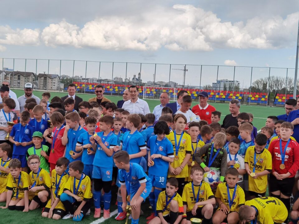 Inaugurarea bazei sportive de tip 1 la Suceava, în prezența delegației Federației Române de Fotbal, condusă de Răzvan Burleanu