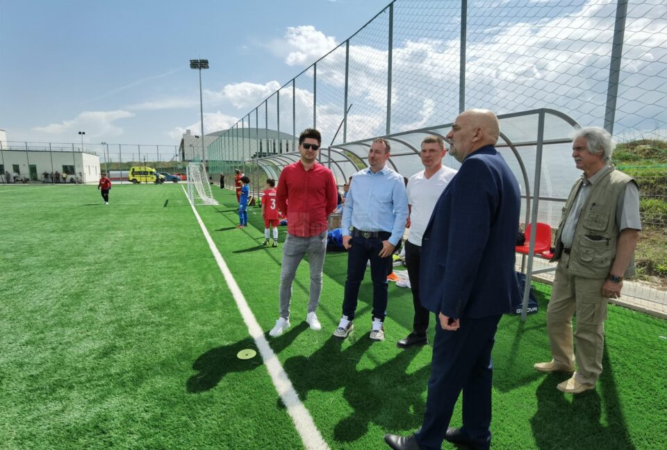 Inaugurarea bazei sportive de tip 1 la Suceava, în prezența delegației Federației Române de Fotbal, condusă de Răzvan Burleanu