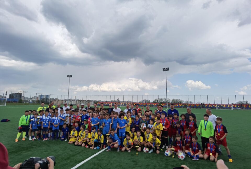 Inaugurarea bazei sportive de tip 1 la Suceava, în prezența delegației Federației Române de Fotbal, condusă de Răzvan Burleanu