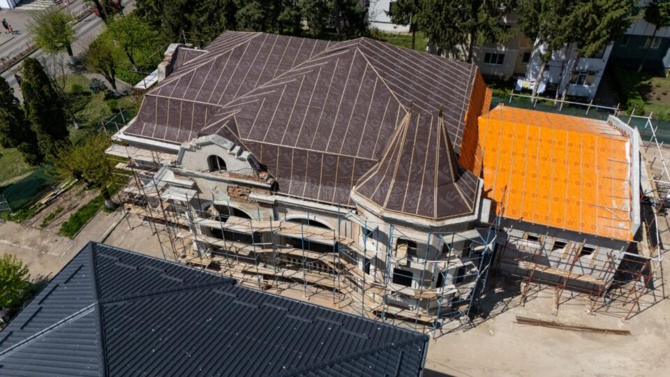 Consiliul Județean Suceava sprijină cu 1,2 milioane de lei reabilitarea clădirii de patrimoniu „Casa Tatos” din Fălticeni