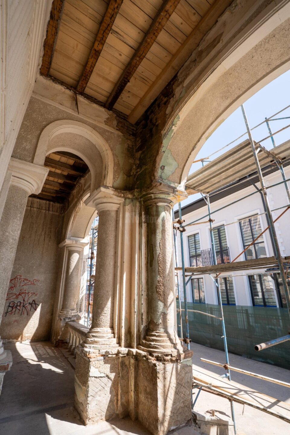 Consiliul Județean Suceava sprijină cu 1,2 milioane de lei reabilitarea clădirii de patrimoniu „Casa Tatos” din Fălticeni