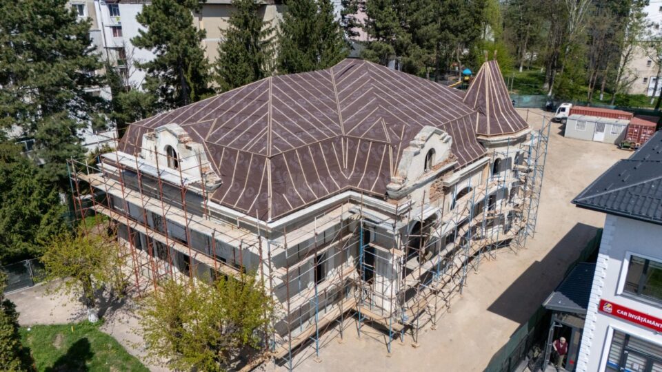 Consiliul Județean Suceava sprijină cu 1,2 milioane de lei reabilitarea clădirii de patrimoniu „Casa Tatos” din Fălticeni