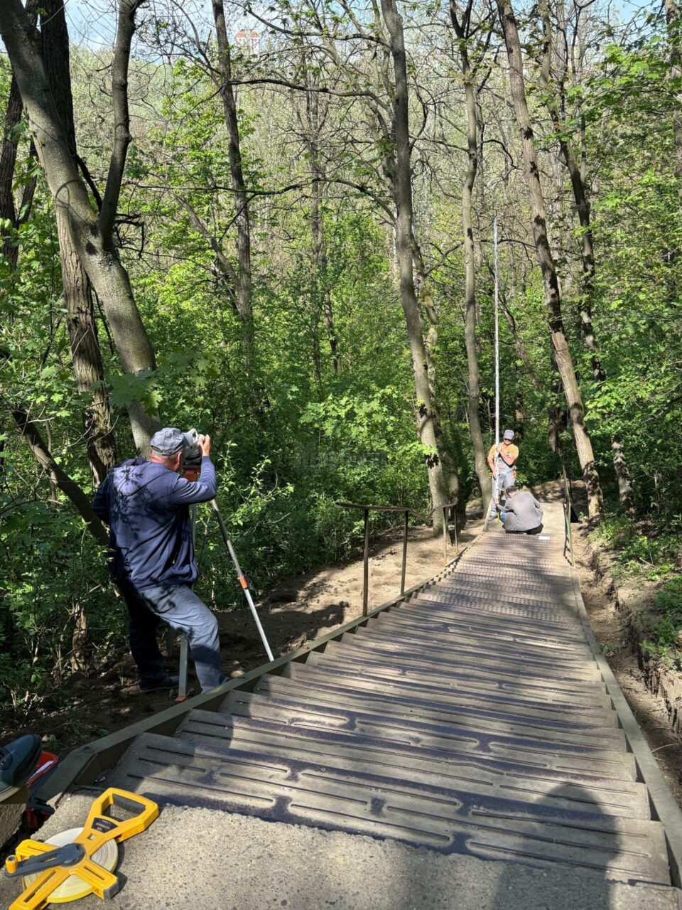 Primăria Suceava vrea să finalizeze până pe 1 mai lucrările la aleea din parcul Șipote și scările de acces către Cetatea de Scaun