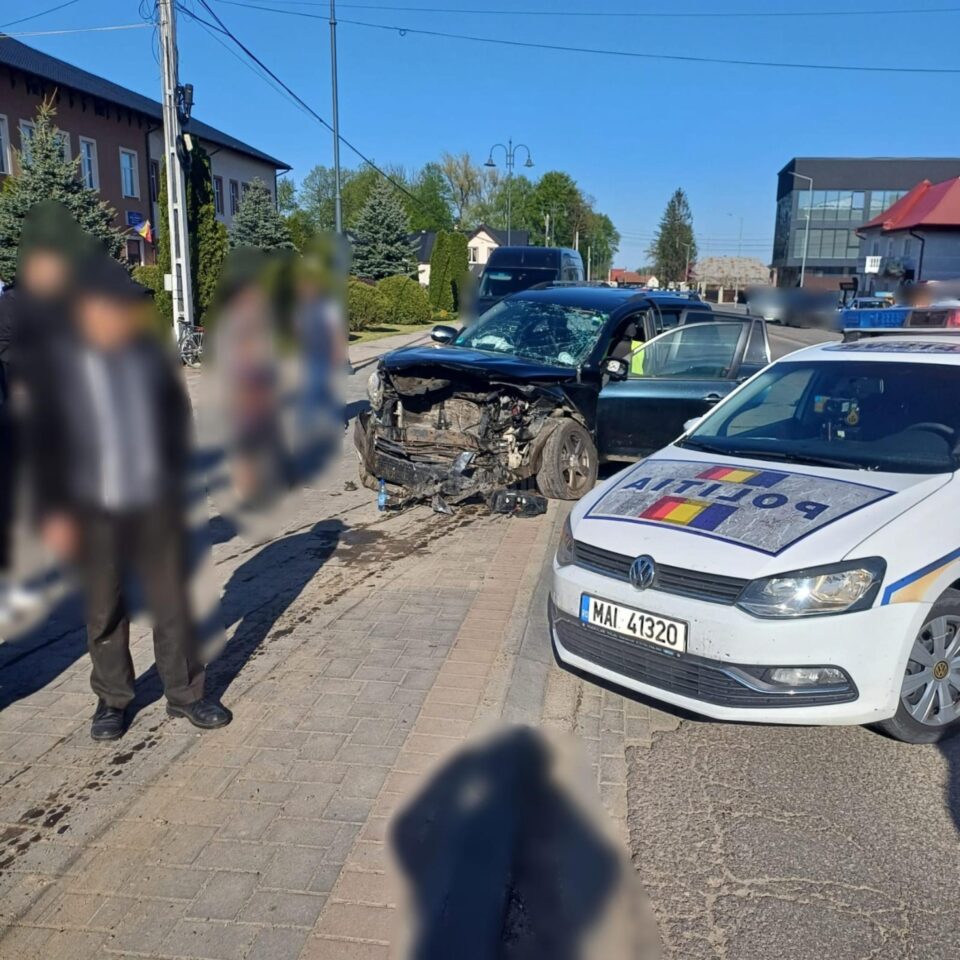 Mașina viceprimarului din Vicovu de Jos, lovită de un autoturism condus de un ucrainean fugărit de poliție