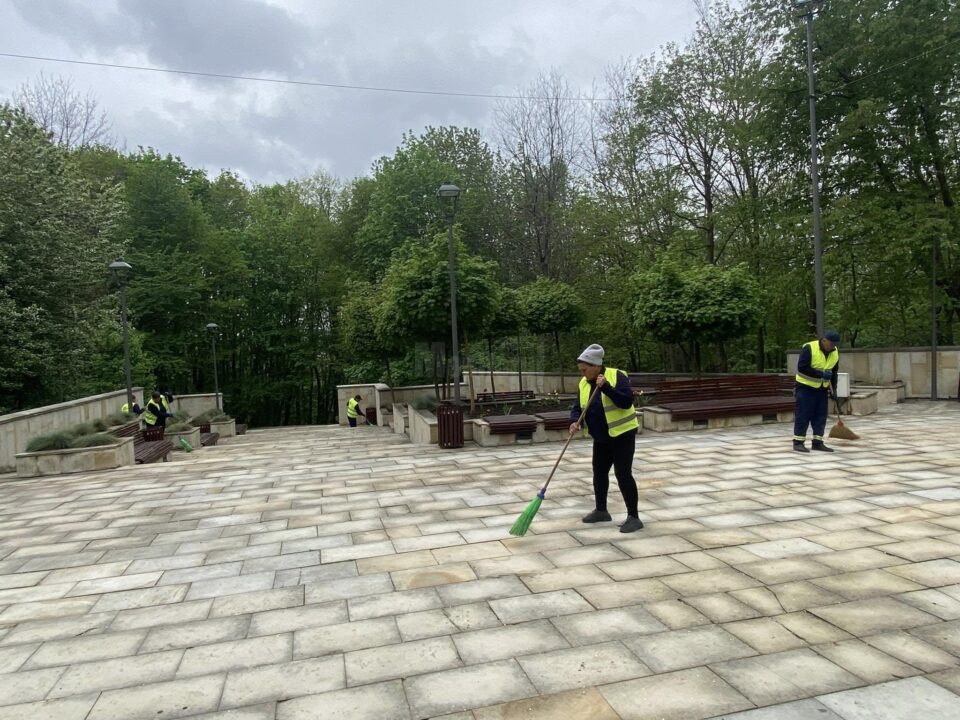 Primăria Suceava vrea să finalizeze până pe 1 mai lucrările la aleea din parcul Șipote și scările de acces către Cetatea de Scaun