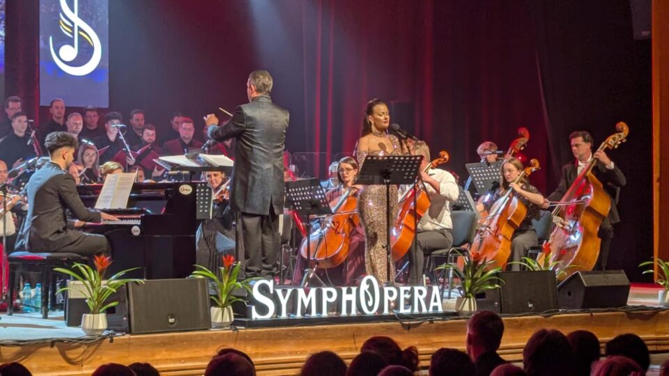Muzică de film și pop-opera, pe scena suceveană, cu orchestra dirijată de Andrei Tudor