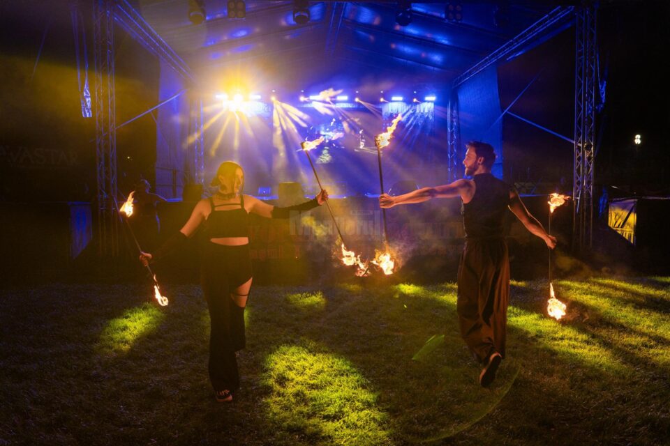 Flăcări, emoție și artă vie – Eternal Flames a încins atmosfera la Liteni. Foto Drăgoi Ionuț
