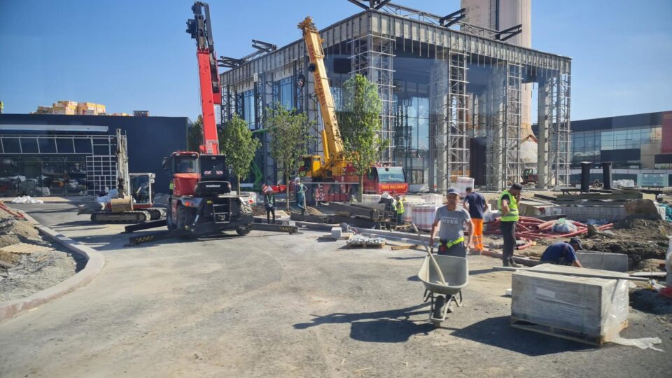 Lucrările de extindere de la Iulius Mall continuă pină în luna iunie inclusiv