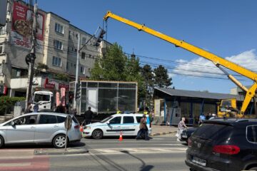 Chioșcul care a stat fără nici un rost în acea zonă centrală a municipiului nu mai puțin de 7 ani a fost îndepărtat marți