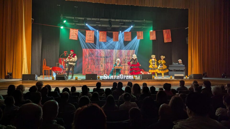 Spectacolul „Bărbierul din Sevilla”, cu „Ambasadorii” din București