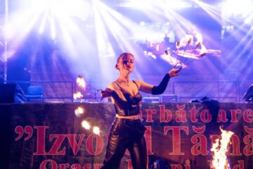 Flăcări, emoție și artă vie – Eternal Flames a încins atmosfera la Liteni. Foto Drăgoi Ionuț