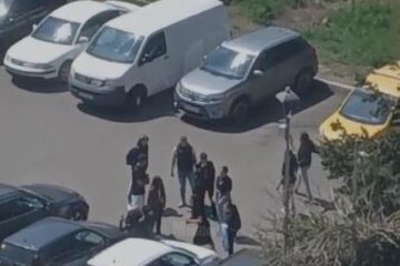 Răfuială cu țipete și lovituri, în apropierea unui liceu, încheiată cu Ambulanța și Poliția