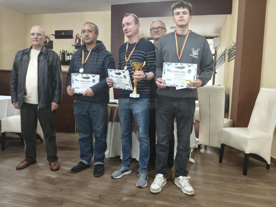 Rezultat deosebit pentru un elev sucevean, la un concurs de șah desfășurat la Bacău