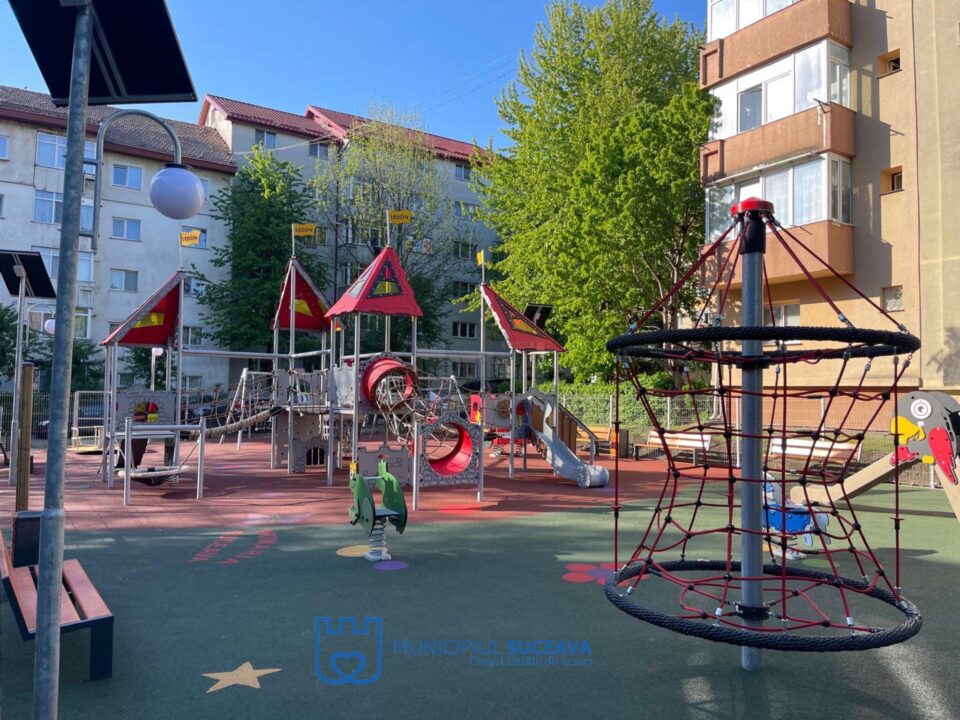 Trei locuri de joacă modernizate, în municipiul Suceava 3