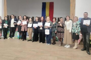 Peste 100 de copii au fost premiați în cadrul concursului ”Fii creativ, magia florilor”