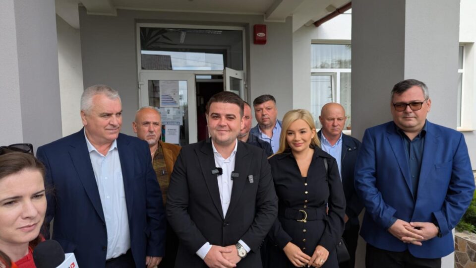 Președintele PSD Suceava, la vot alături de soție și colegi de partid