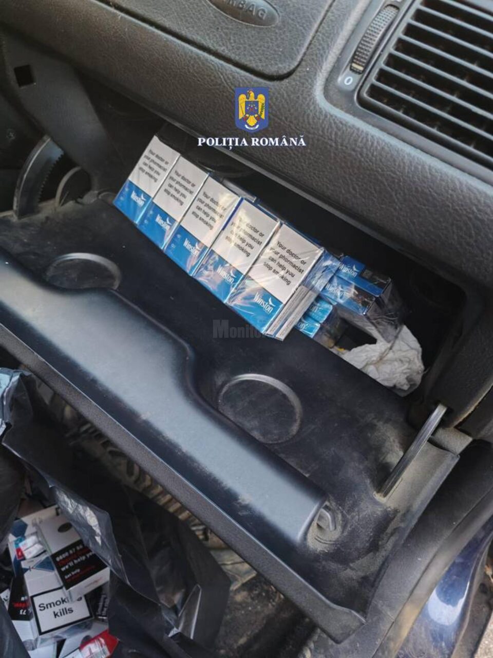 Polițiștii au scotocit casele și mașinile unor traficanți de țigări în piețe din Suceava și Fălticeni
