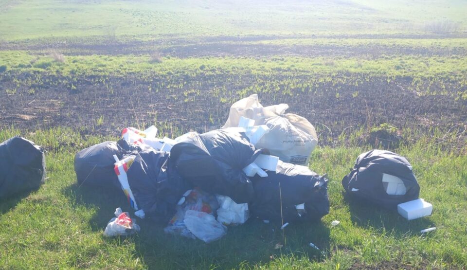 Amendat cu 30.000 de lei de Poliția Locală Șcheia, pentru aruncarea de deșeuri din construcții Amendat cu 30.000 de lei de Poliția Locală Șcheia, pentru aruncarea de deșeuri din construcții