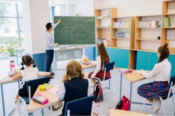 Peste 20.000 de elevi din clasele a II-a, a IV-a și a VI-a se pregătesc de evaluări