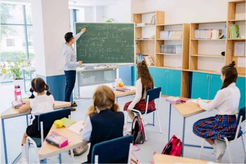 Peste 20.000 de elevi din clasele a II-a, a IV-a și a VI-a se pregătesc de evaluări Peste 20.000 de elevi din clasele a II-a, a IV-a și a VI-a se pregătesc de evaluări