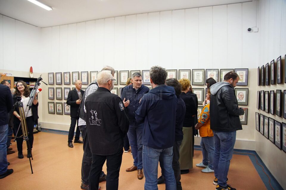 86 de caricaturi cu portretele candidaților la președinția României din 1989 până în prezent, realizate de Ovidiu Stanciu, expuse la Galeria de artă „ArtLaBurdujeni”