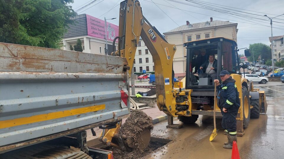 O avarie a lăsat fără apă zeci de locuințe, instituții și firme din centrul Sucevei și din cartierul Zamca