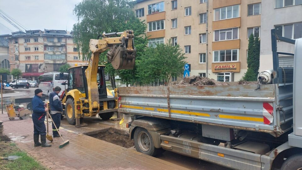 O avarie a lăsat fără apă zeci de locuințe, instituții și firme din centrul Sucevei și din cartierul Zamca