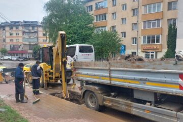O avarie a lăsat fără apă zeci de locuințe, instituții și firme din centrul Sucevei și din cartierul Zamca